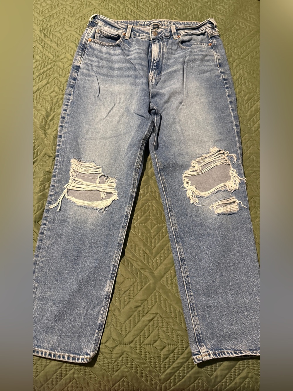 American Eagle Strigid Mom Jeans Size 12 Short Distressed